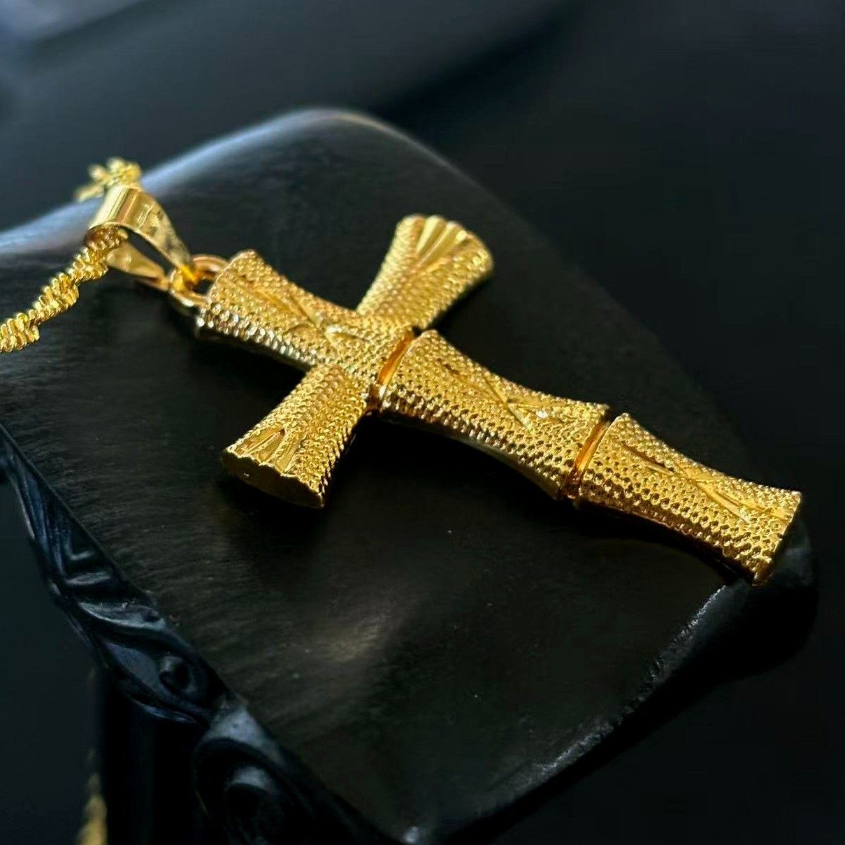 Golden Cross Pendant Necklace Gold-plated (NOT SURE) marked ‘999’, 17 inch