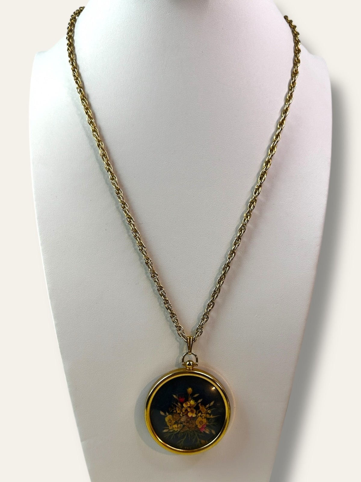 Antique Victorian Pressed Flower Bouquet Pendant Necklace Gold-Tone Round Design