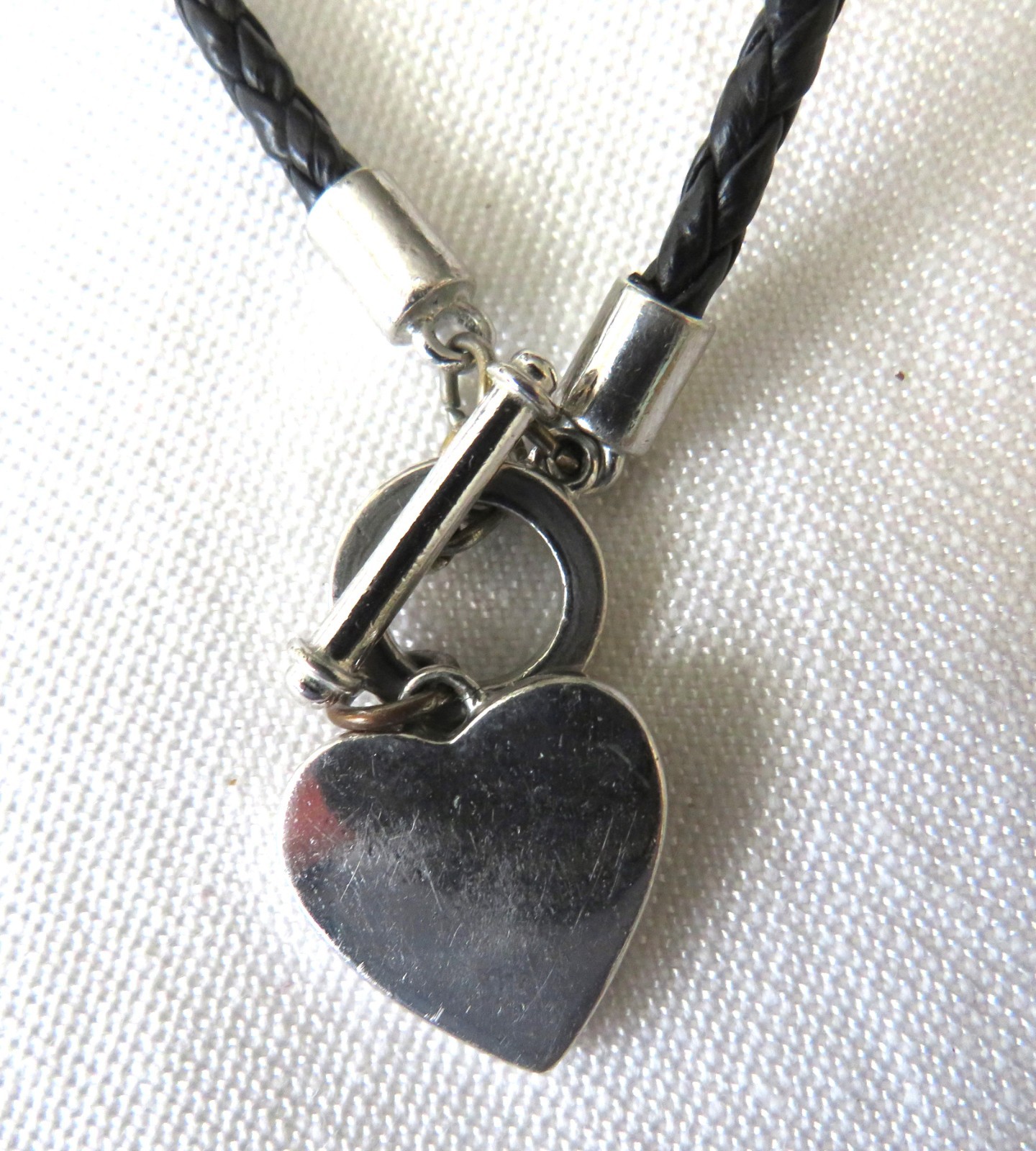 Nine West Pendant Necklace Silver Tone Heart 15.5″ Black Leather Cord Choker