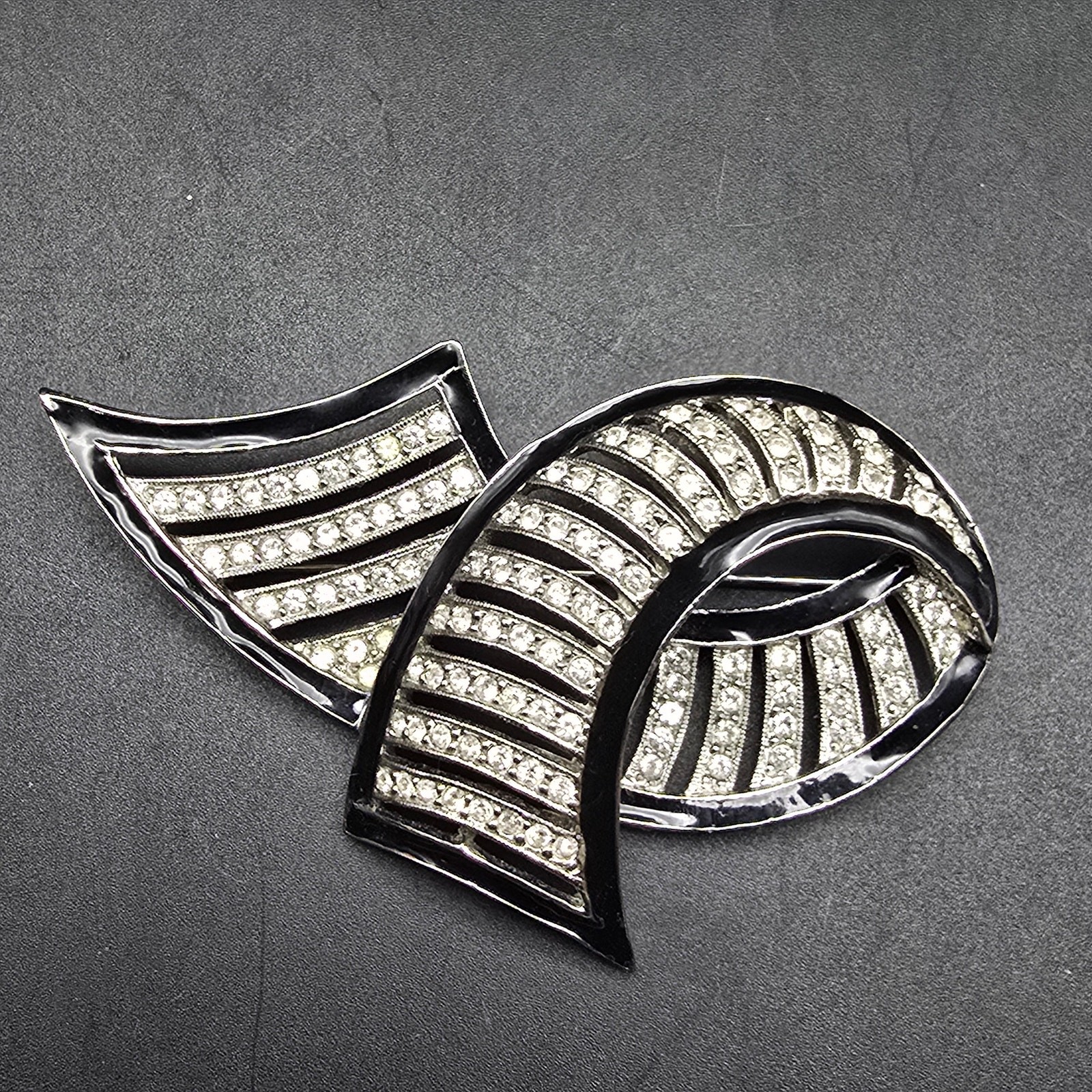 Les Bernard Swirl Ribbon Rhinestone Brooch Black Enamel Silver Tone