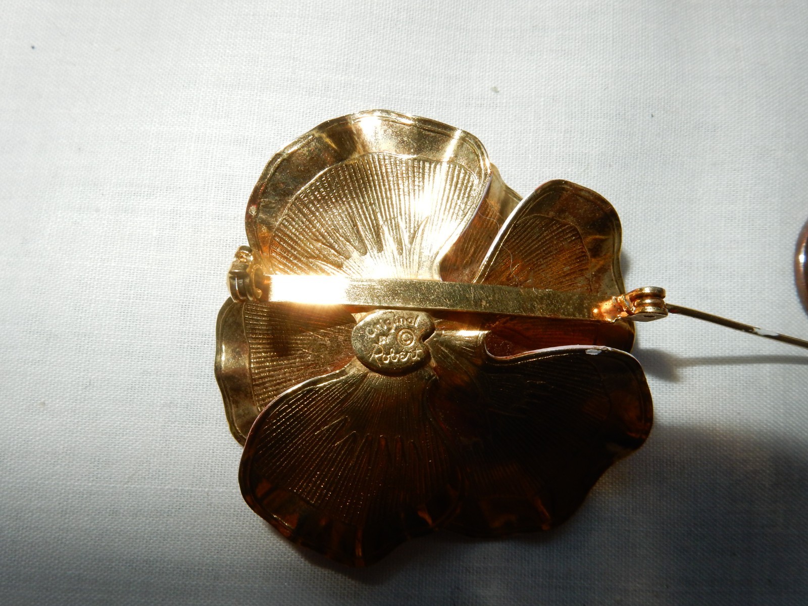 VTG. Signed Original by Robert Enamel Pink Pansie Flower Brooch/ Pin