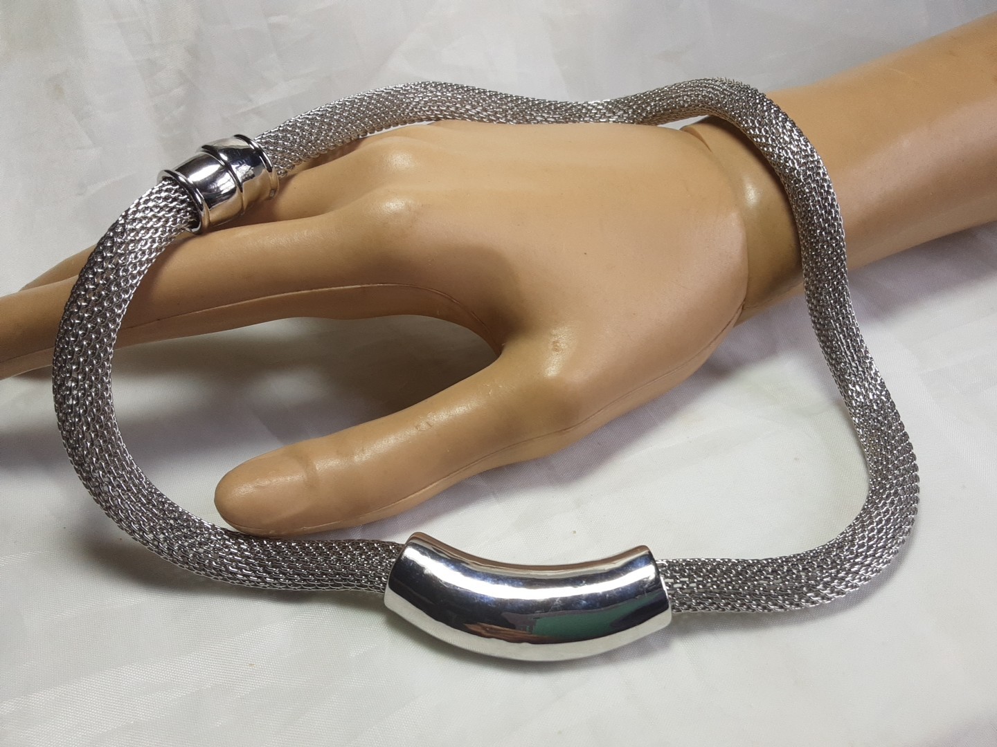 Naclace Silver Tone Mesh Etruscan Magnetic Clasp Wrapped Slide Pendent 19″ NICE!
