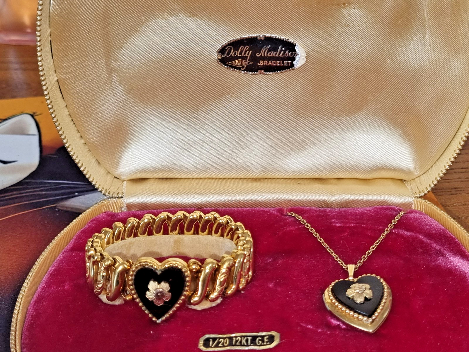 Vintage 12k Gold Fill Onyx Heart Expansion Bracelet Locket Set USA made Video