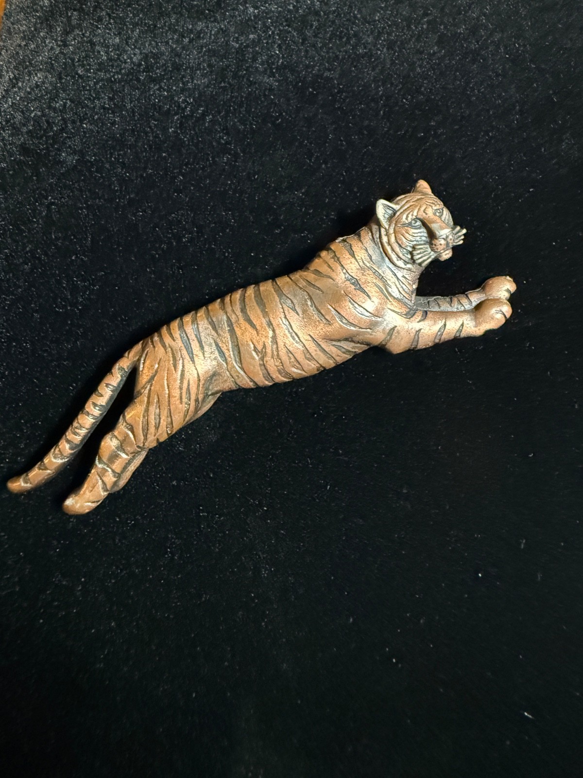 Vintage Bengal tiger brooch pin detailed bronze tone substantial signed