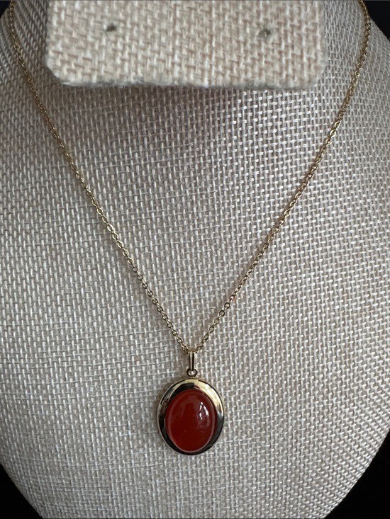 VTG Sarah Coventry Faux Carnelian Cabochon Pendant Necklace Gold-Tone