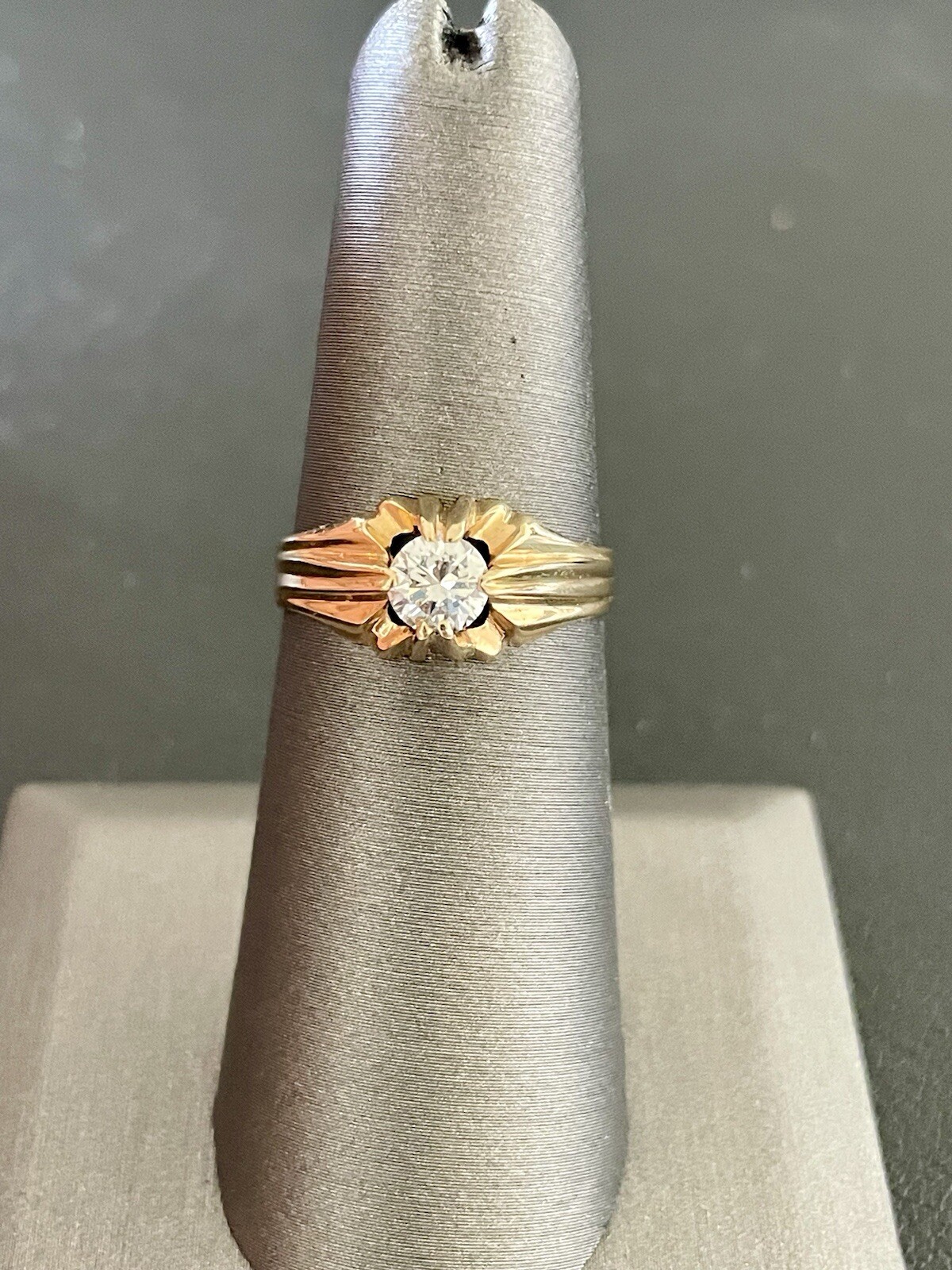 18KY 0.50 CTW Diamond Ring. Size 6.5 (I4)