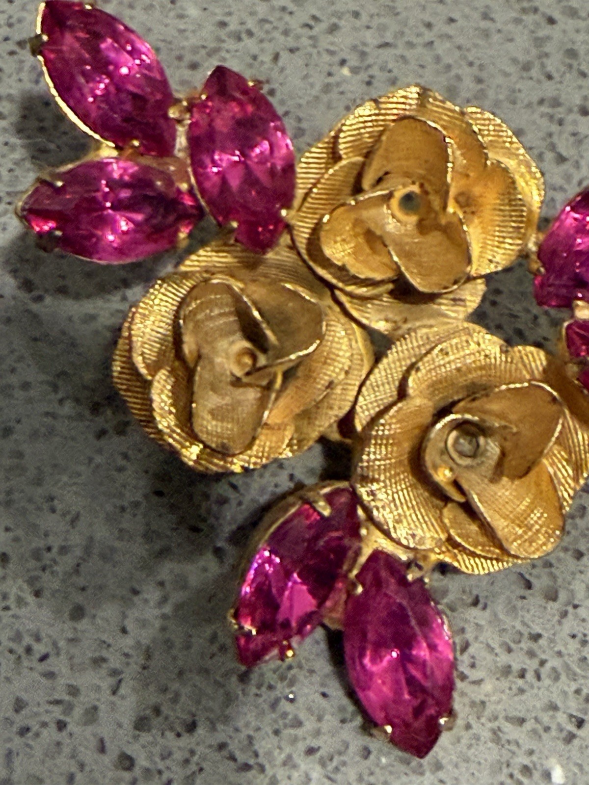 Stunning Austrian Pink Ruby Crystal 3D Gold Tone Roses Quality Vintage Brooch