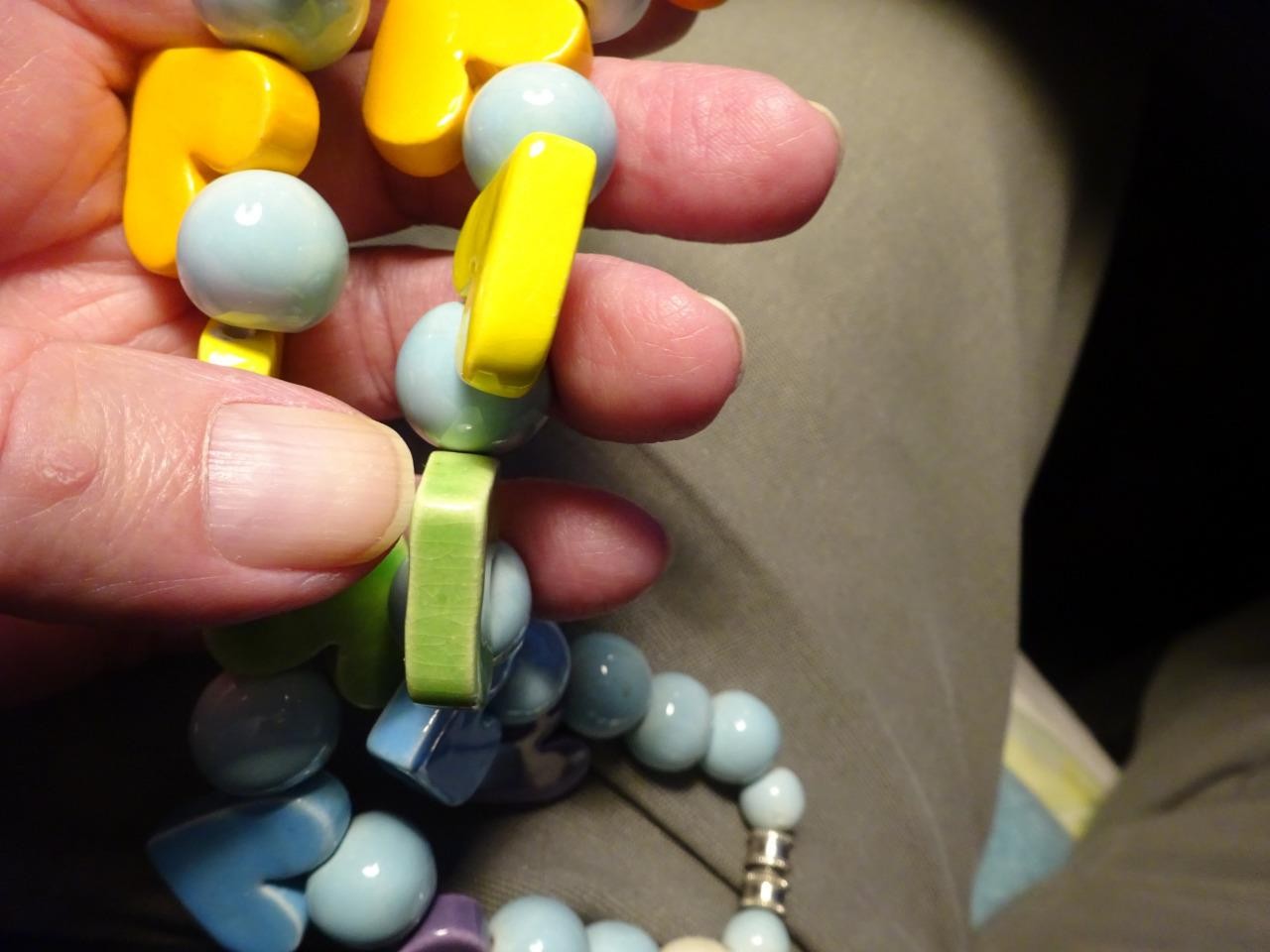 ANTIQUE 1970s PARROT PEARLS COLORFUL NECKLACE “Ceramic Beads & Hearts” STUNNING