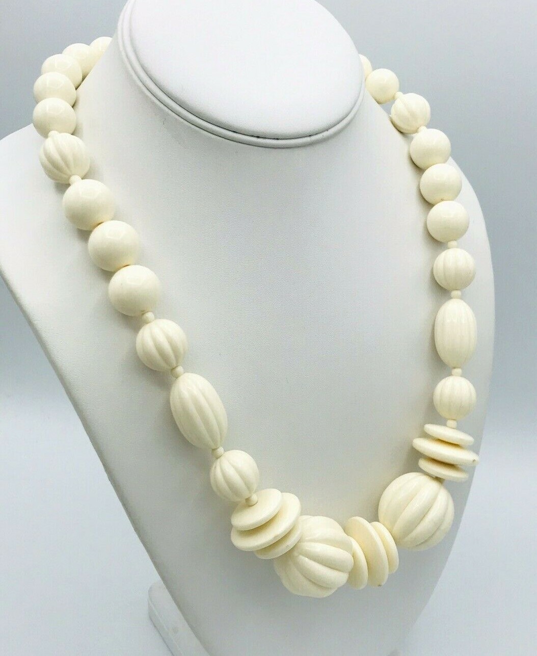 Off White 60’s Vintage Plastic Necklace 23″