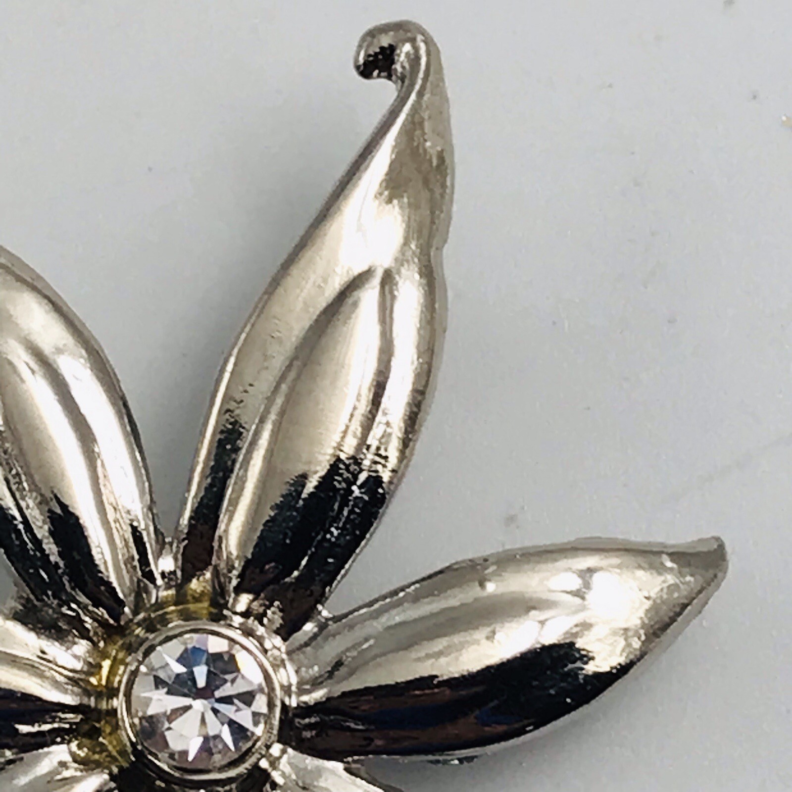 Vintage Flower Silver Tone Brooch Pin w/ Clear Rhinestone 2″ x 1.5″