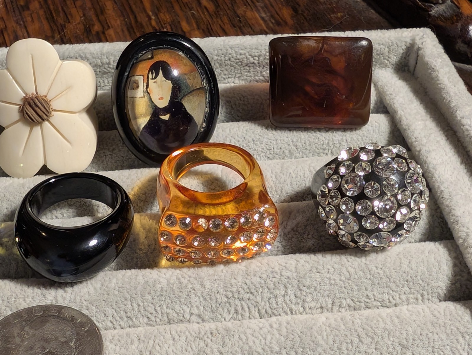 11 Vintage Handmade Bakelite Lucite Stone Wood Black Coral Rings! Various Sizes!