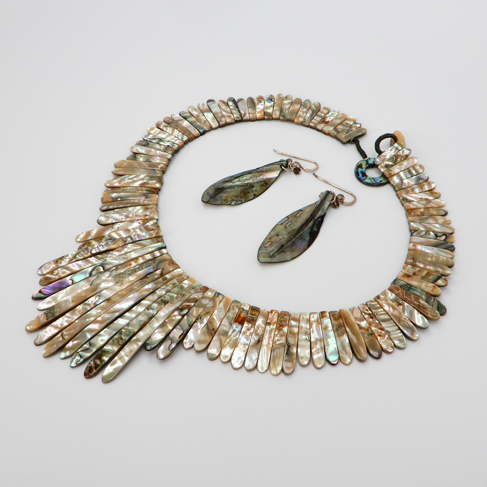 SAJEN Abalone Mother-of-Pearl MOP Necklace Reversible Choker Graduated Spike Bib