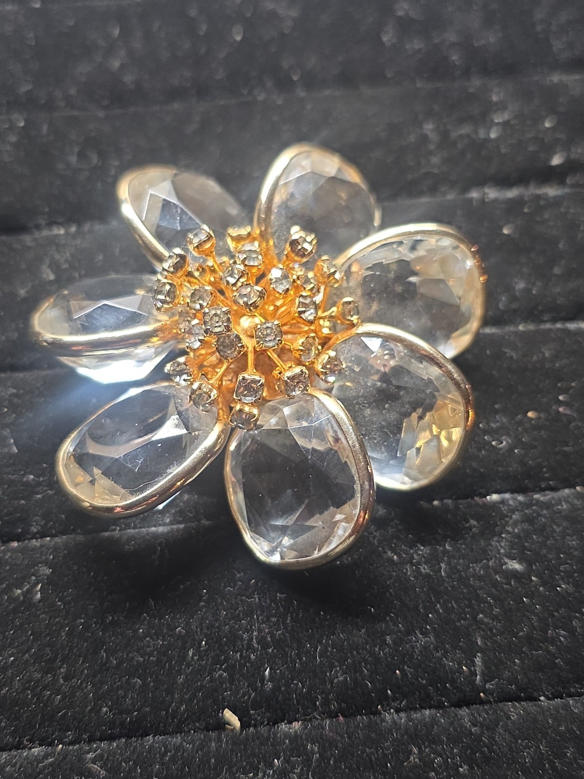 VINTAGE SWAROVSKI FLOWER DAISY GOLD PLATED BROOCH W/ CLEAR RHINESTONE SETTINGS