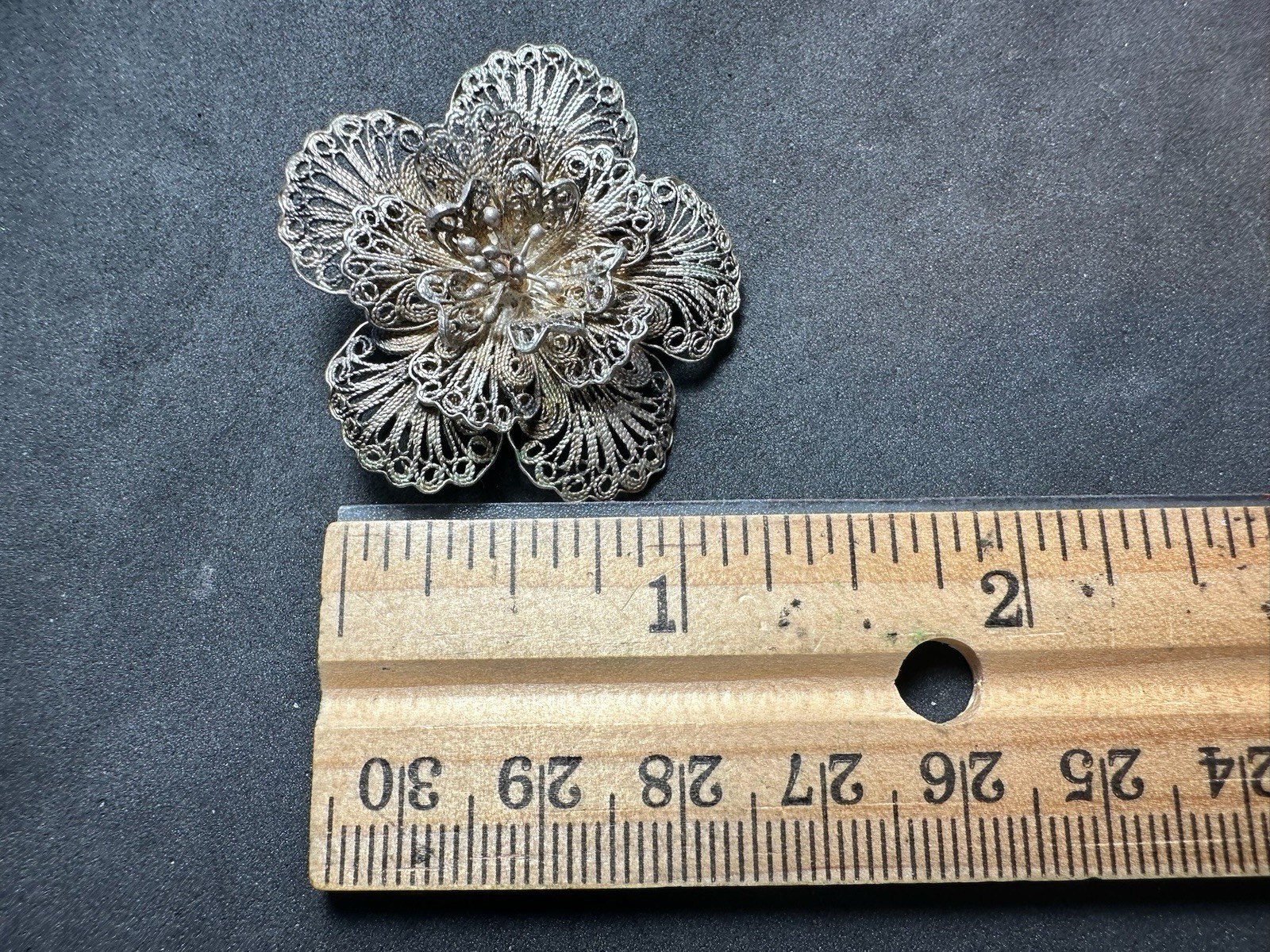 6.37g Vintage Silver Filigree Flower Brooch Gold Wash Tone Floral Pin