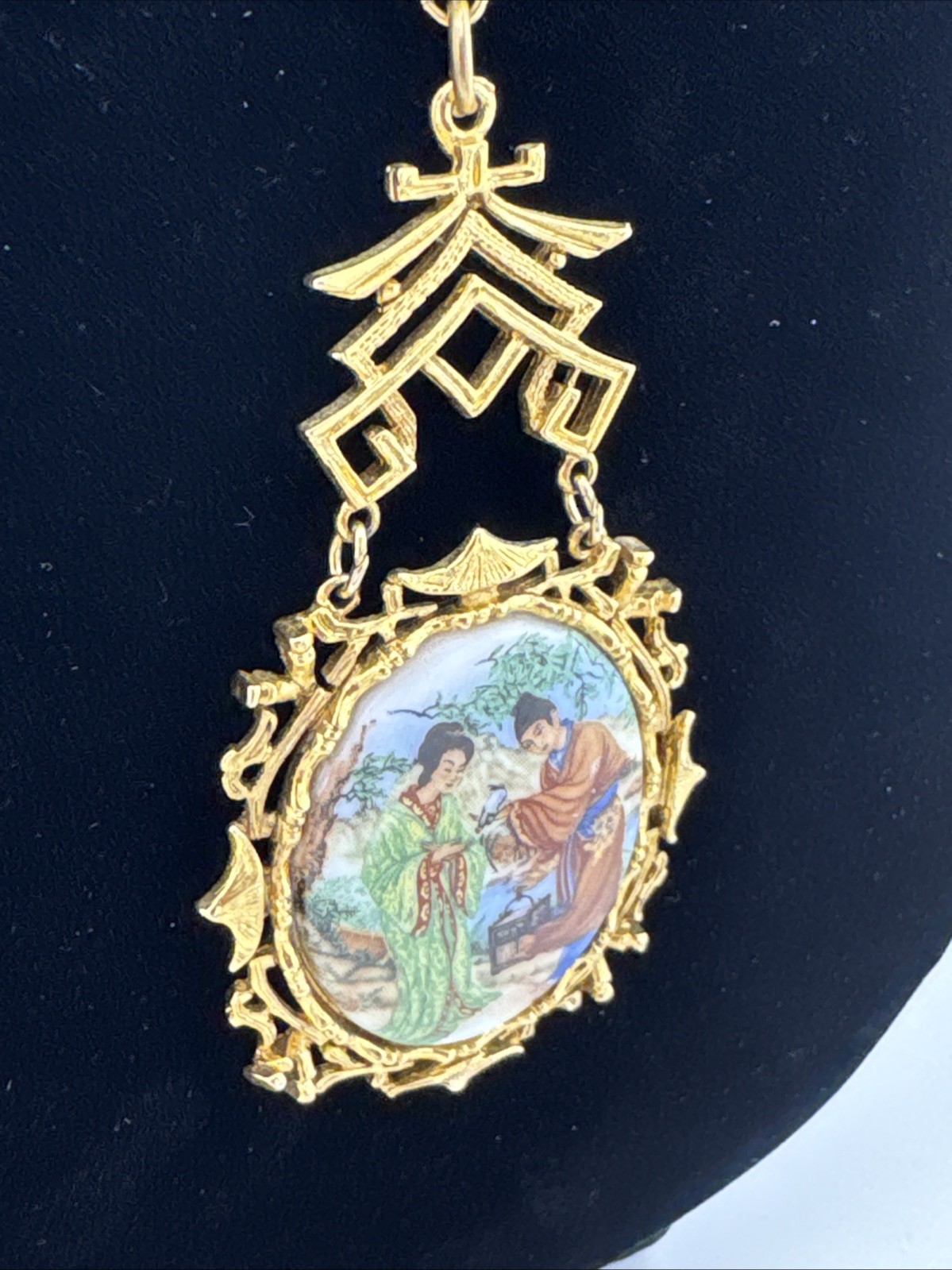Beautiful Vintage Mode Art Asian Themed Necklace