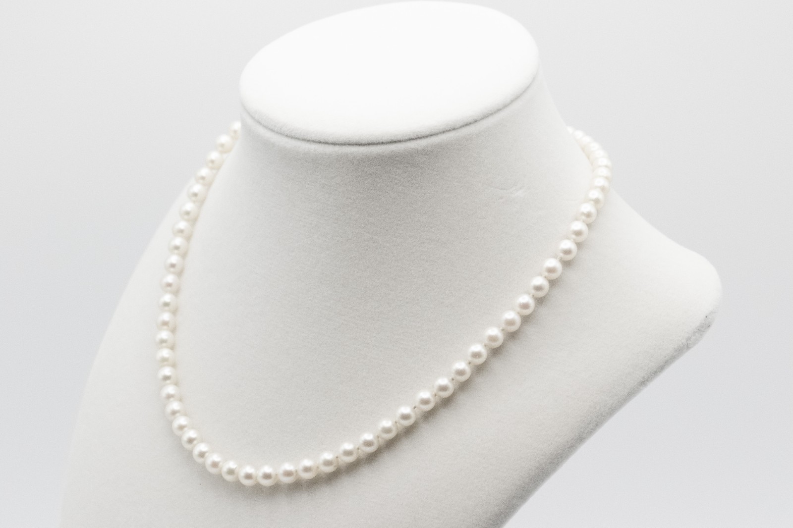 14K White Gold White High Luster Pearl Necklace Strand Classic Vintage Bridal