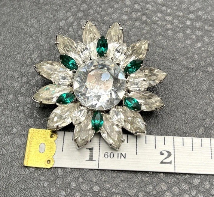 Vintage Emerald Green & Clear Crystal Rhinestone Flower Brooch Pin High End