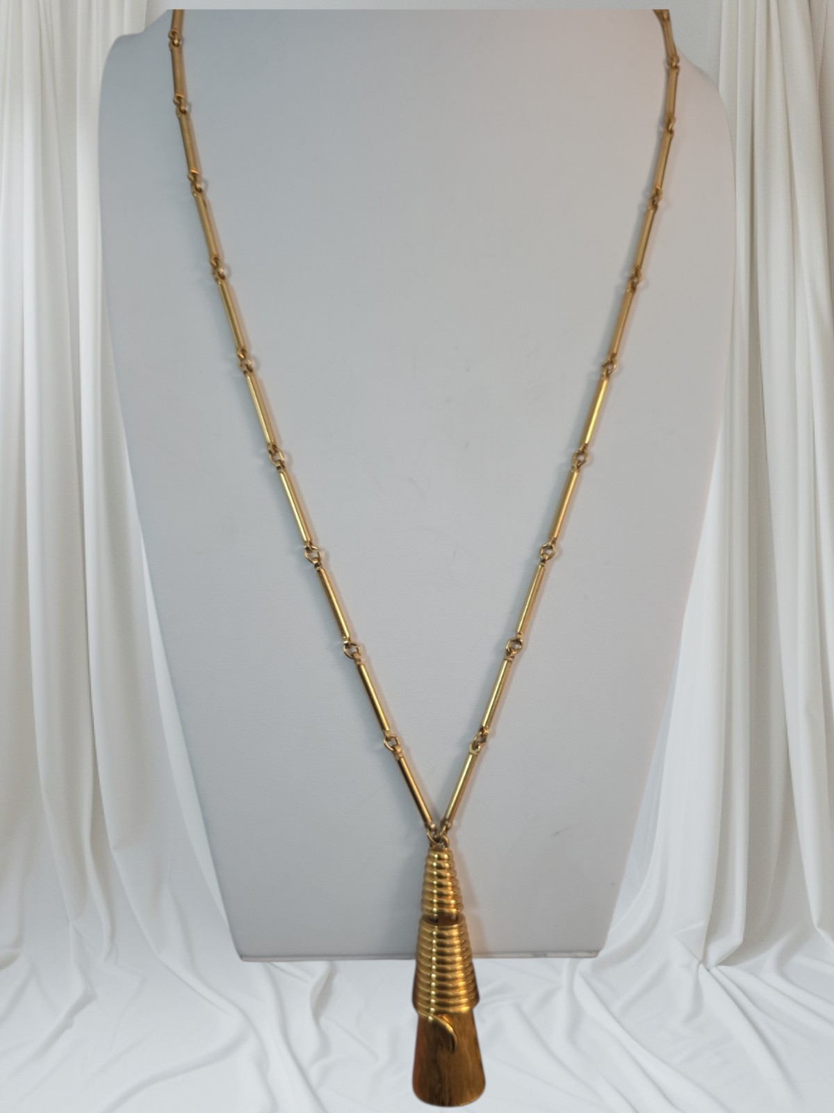 Vtg Monet Goldtone Articulated Pendant Necklace 26 In 1960’s