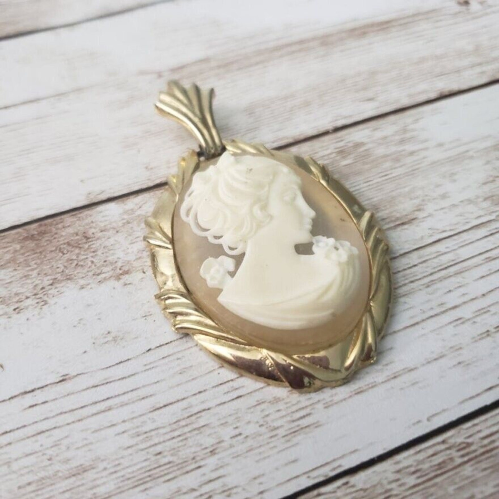 Vintage Pendant – Large Cameo Style Gold Tone with Cream (No Chain Included)