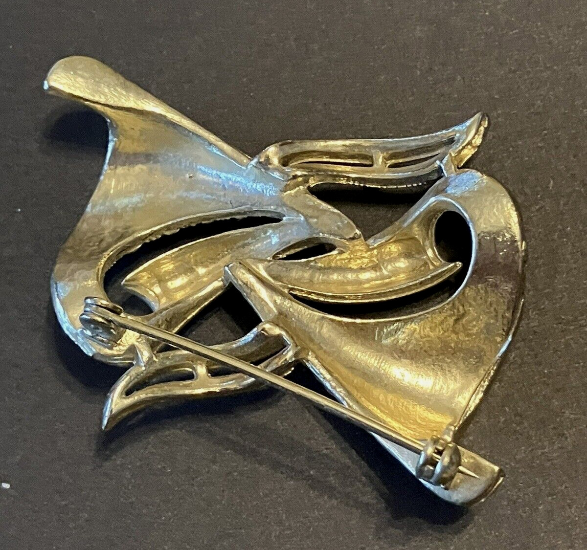 Vintage Gold Tone Brooch Textured Flowy Ribbons