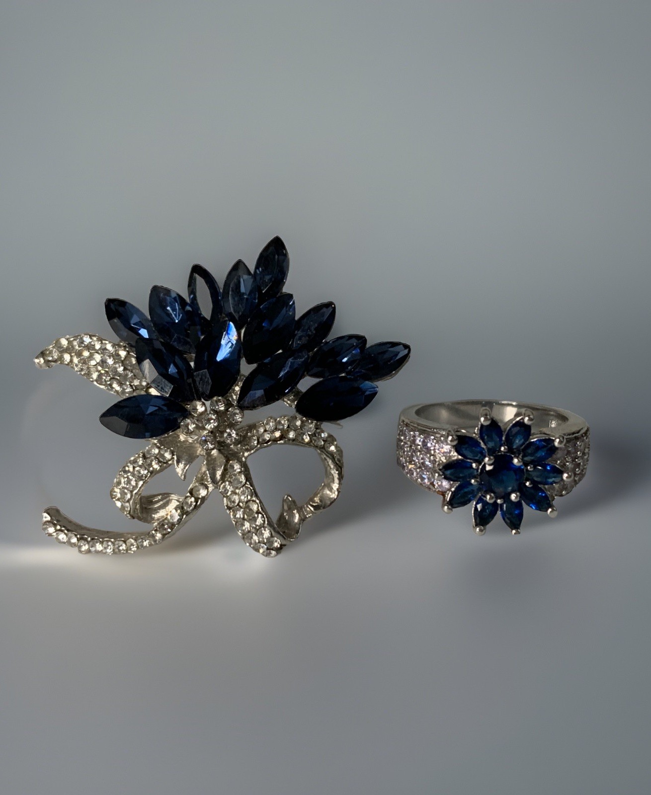 RARE Vintage Royal blue crystal silver flower brooch and ring set ring size 8
