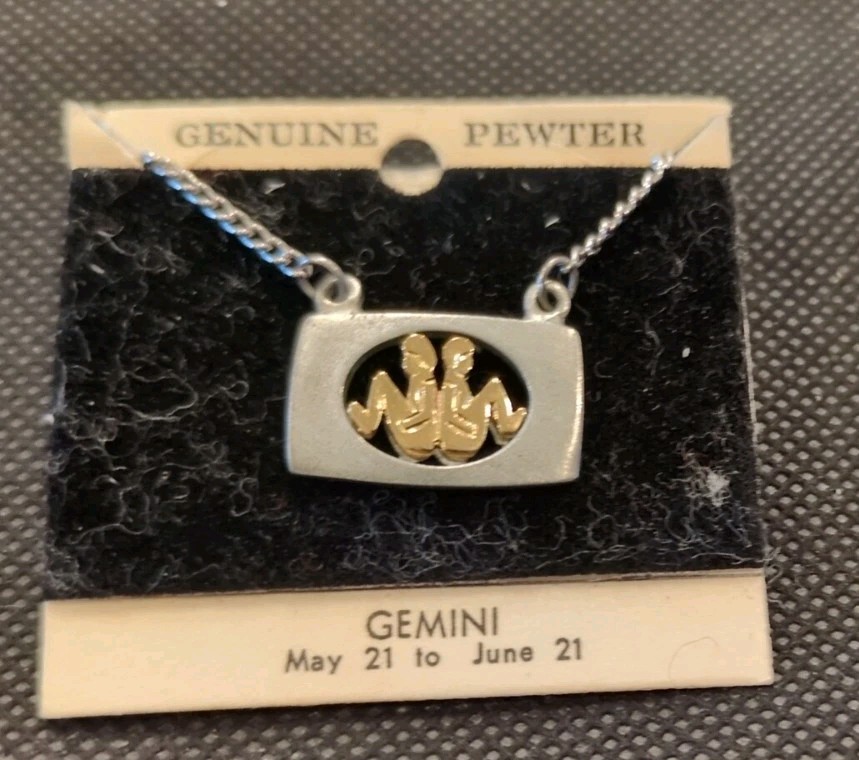 VINTAGE GEMINI ASTROLOGY PENDANT NECKLACE MAY JUNE Pewter New On Card