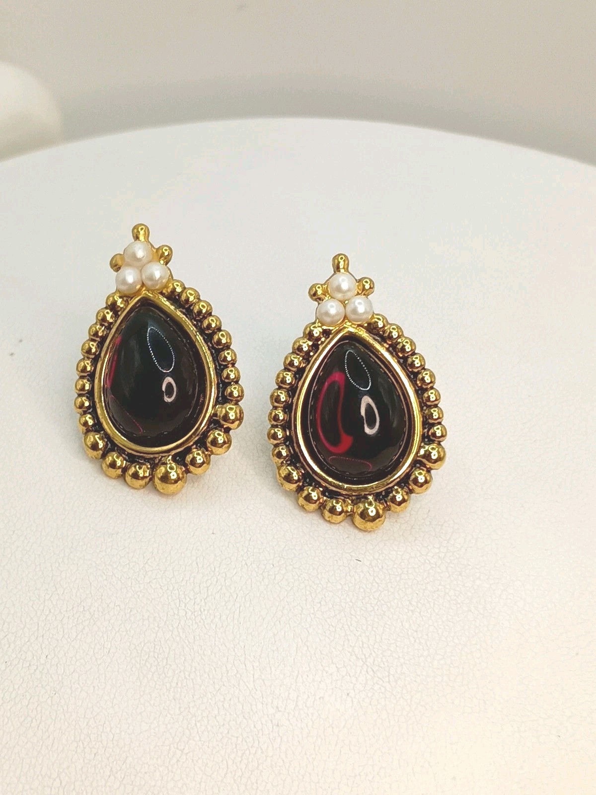 Vintage Napier Stud Earrings Gripoix Glass Cabochon Merlot Teardrop Pearl 1.25″