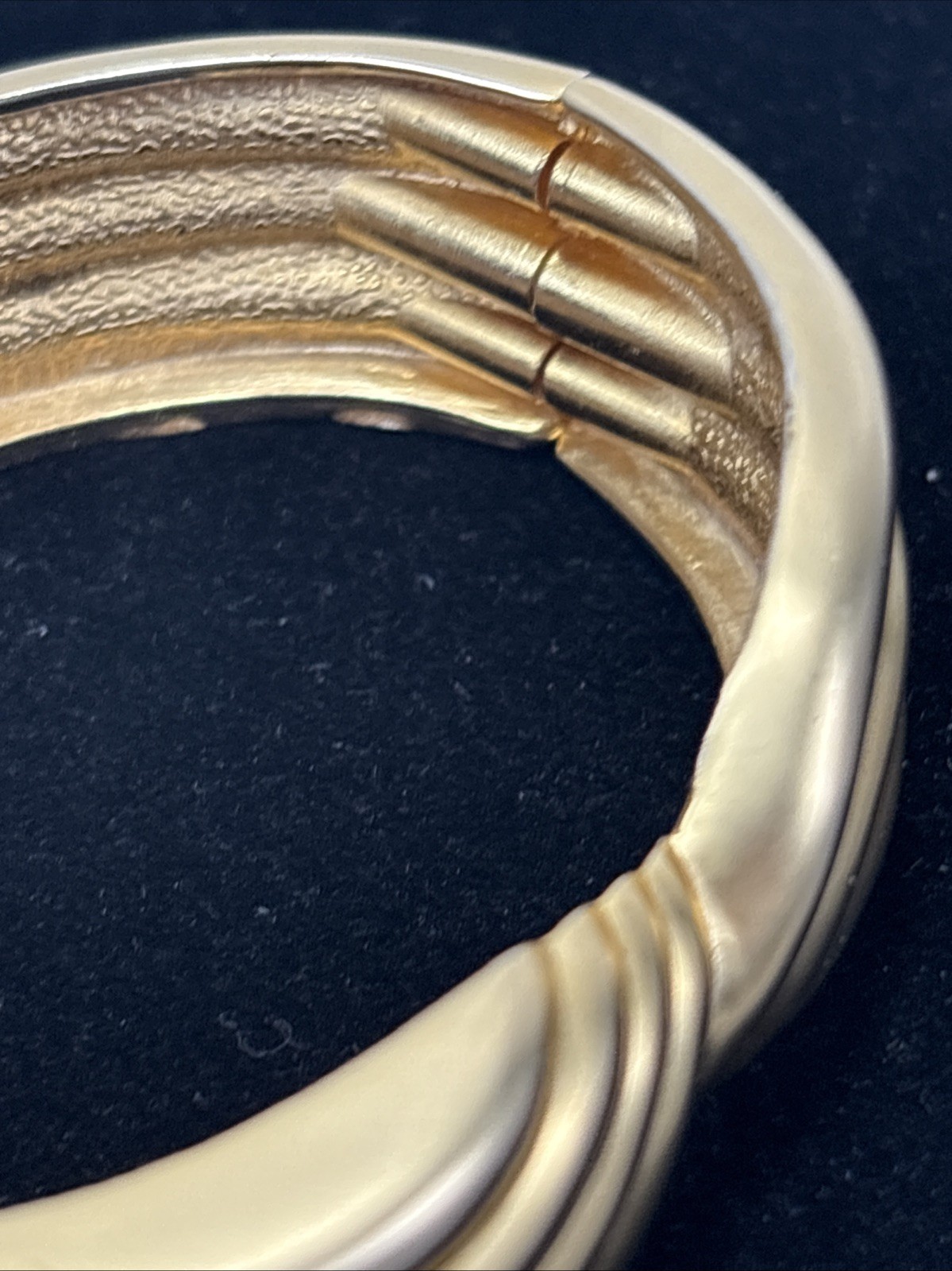 1980s Gold Tone Bangle Bracelet Ribbed Twist Spring Hinge Open Close