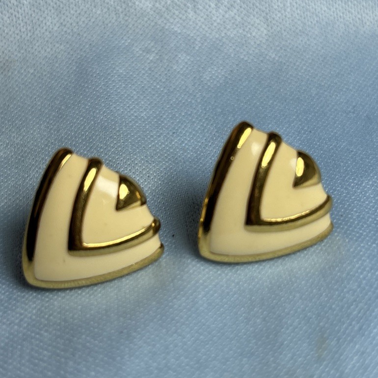 Vintage Avon Ivory And Gold Triangle Huggie Clip On Earrings