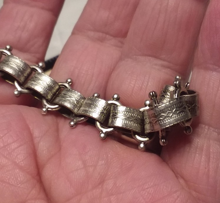 7.5″ Silver Tone Victorian Revival Bookchain Bracelet 03-01-2026