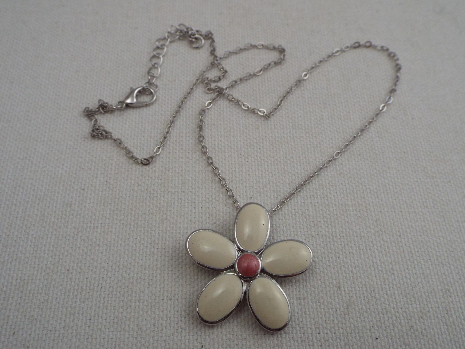 LIA SOPHIA Silvertone Cream Pink Flower Pendant Necklace (J51)