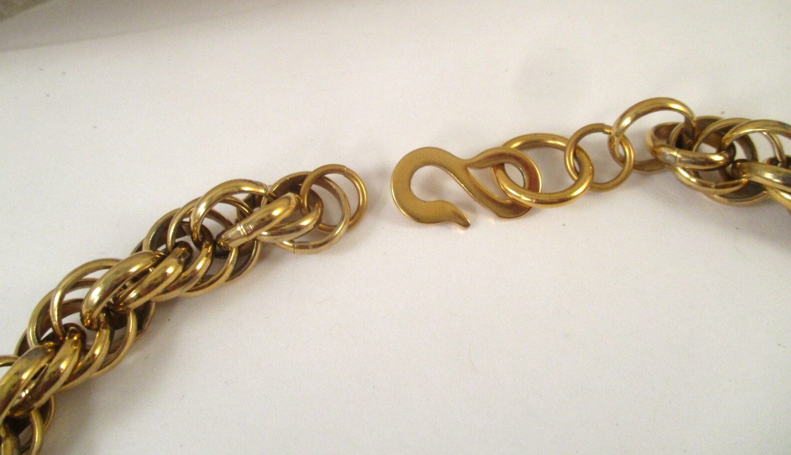 (4) Vintage GOLD TONE PLATED NECKLACES