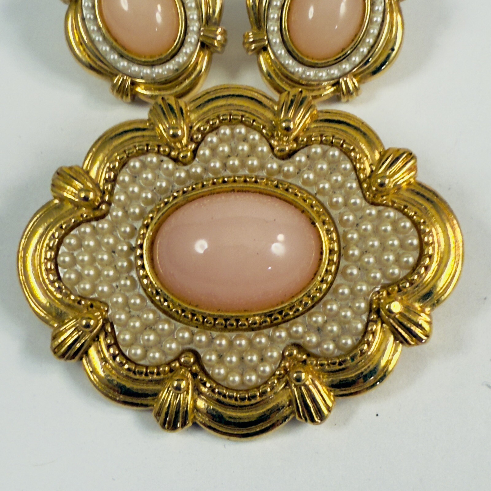 VTG AVON Faux Pearl Pink Lucite Cabochon Gold Tone Brooch & Pierced Earring Set