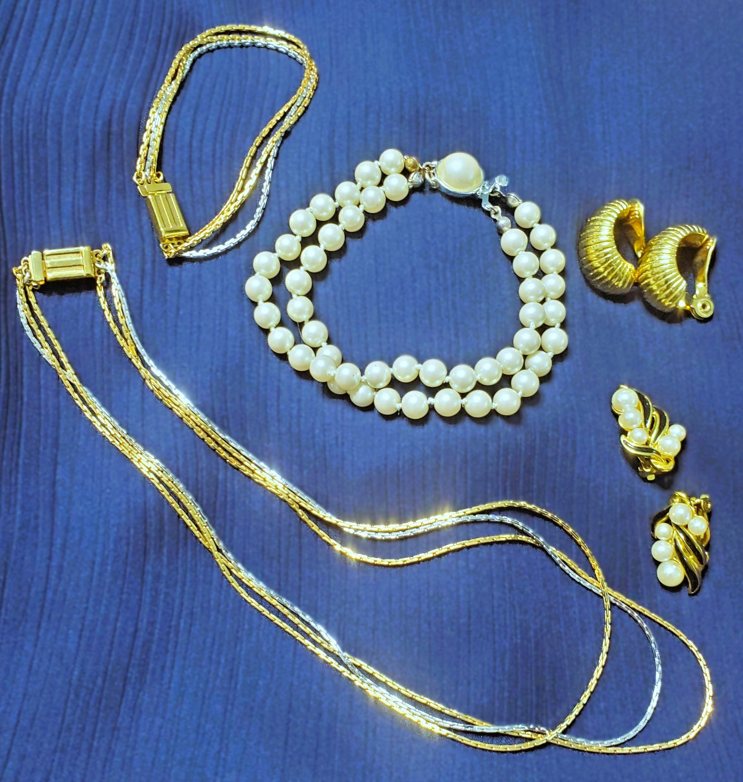 Mixed Lot 5 Pieces * Monet ER * Carol Lee Pearl Bracelet* Avon Chain Set ++