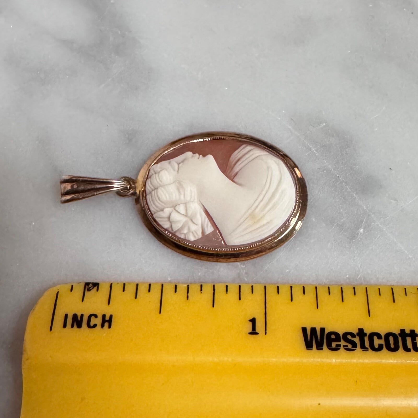 Signed BDA Vintage 10K Yellow Gold Craved Shell Cameo Pendant 3.22 Grams