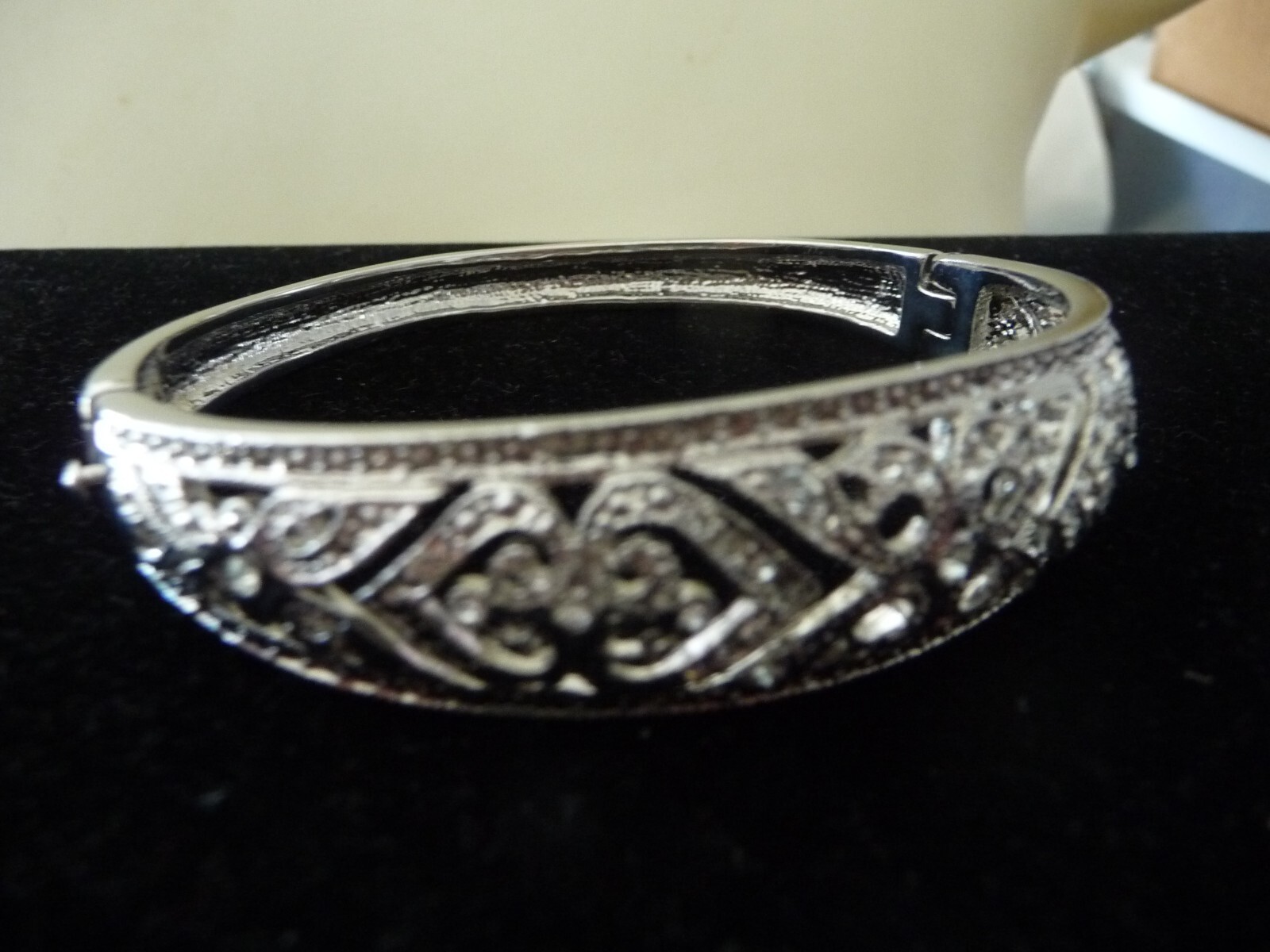 WEDDING SILVER TONE HINGED OPEN CUT FAUX DIAMONDS 3/4″W BANGLE BRACELET #23/19A