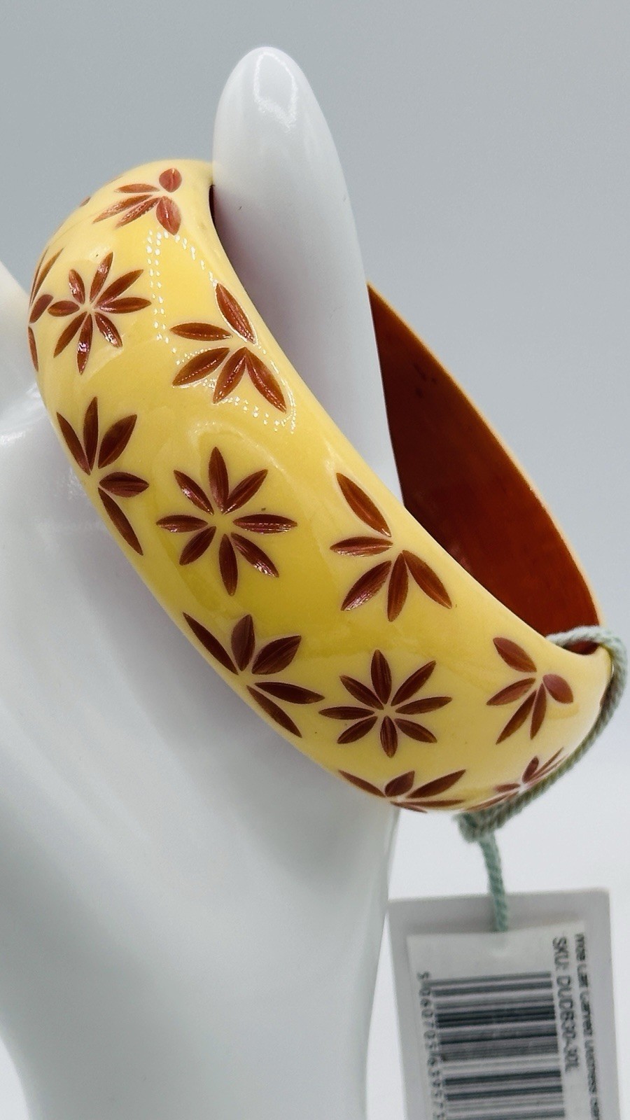 Splendette Wide Butter Yellow Carved Duchess Bangle Bracelet Fakelite