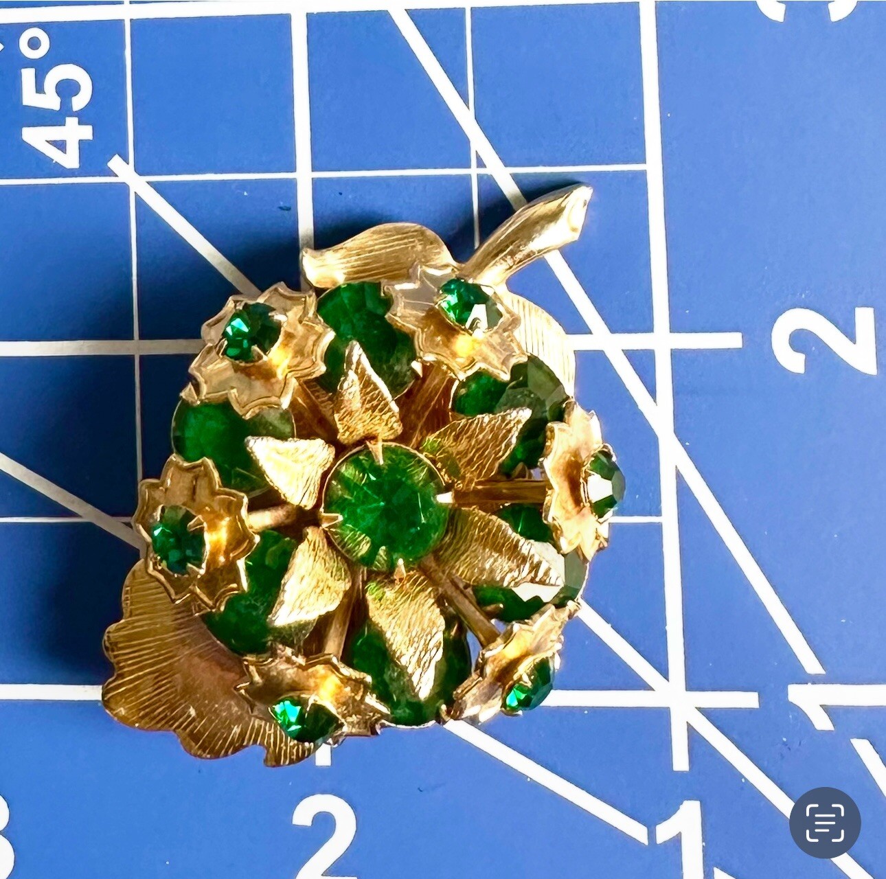 VTG Green Rhinestone Flower Leaves Vivid Pretty Rhinestones Gold Tone Brooch