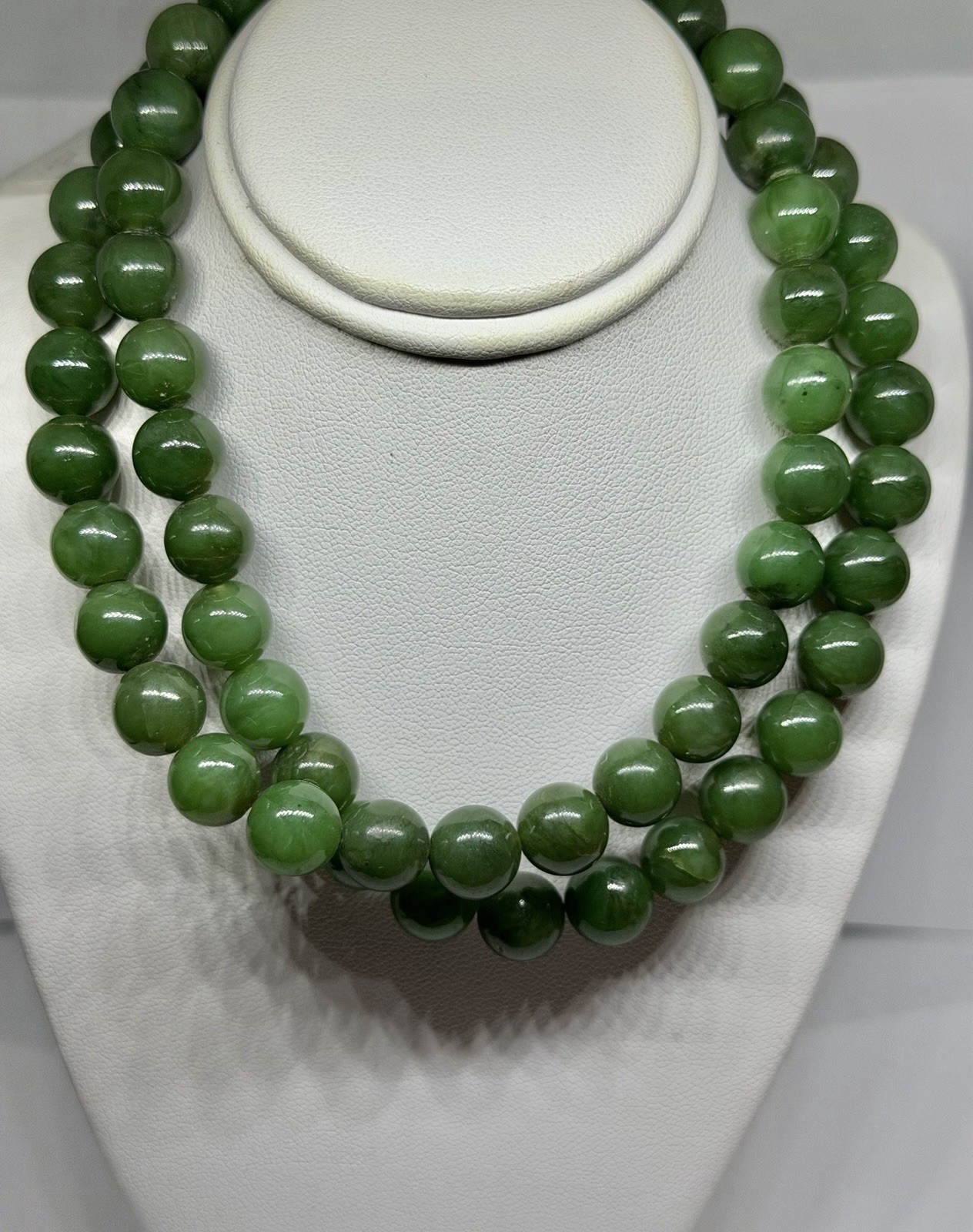 Vintage 8mm Dark Green Jade Beads Necklace Goldtone Clasp 23”