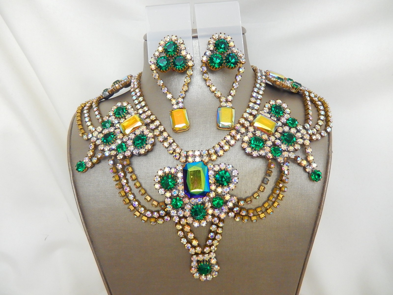 VINTAGE CZECH MAGNIFICENT RHINESTONE GREEN GOLD AB FESTOON NECKLACE EARRINGS SET