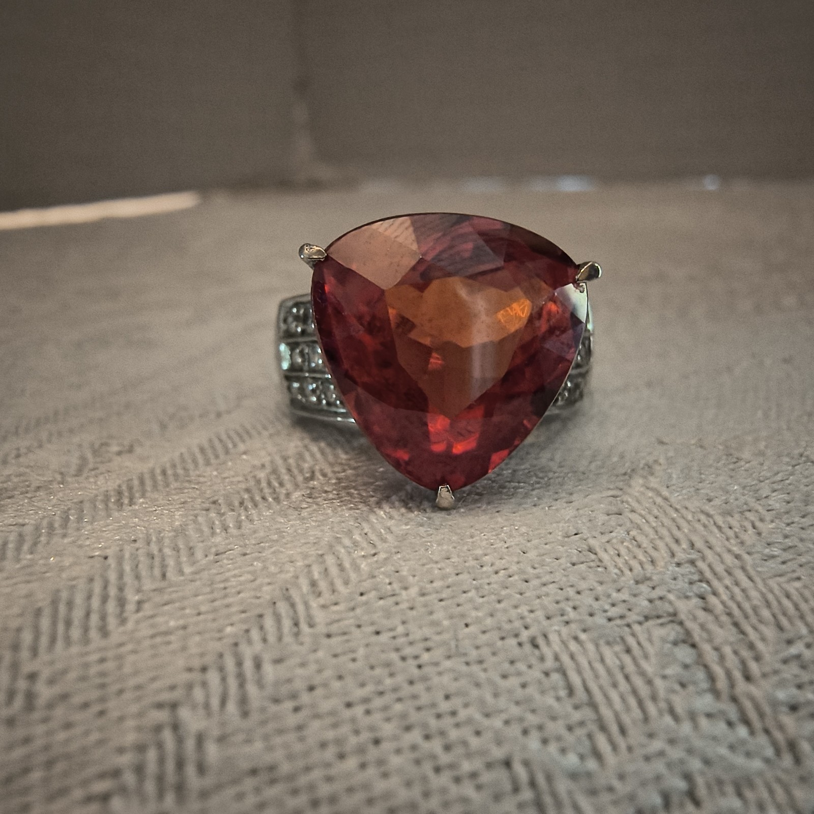 Sterling Silver Cocktail Ring W Trilliant Trillion Cut Red Crystal Gem Sz 6.75