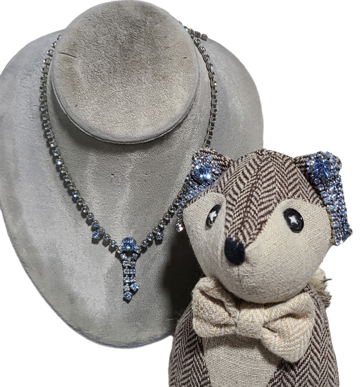 Blue Aurora Borealis Rhinestone Silvertone 14″ Necklace And Clip On Earrings