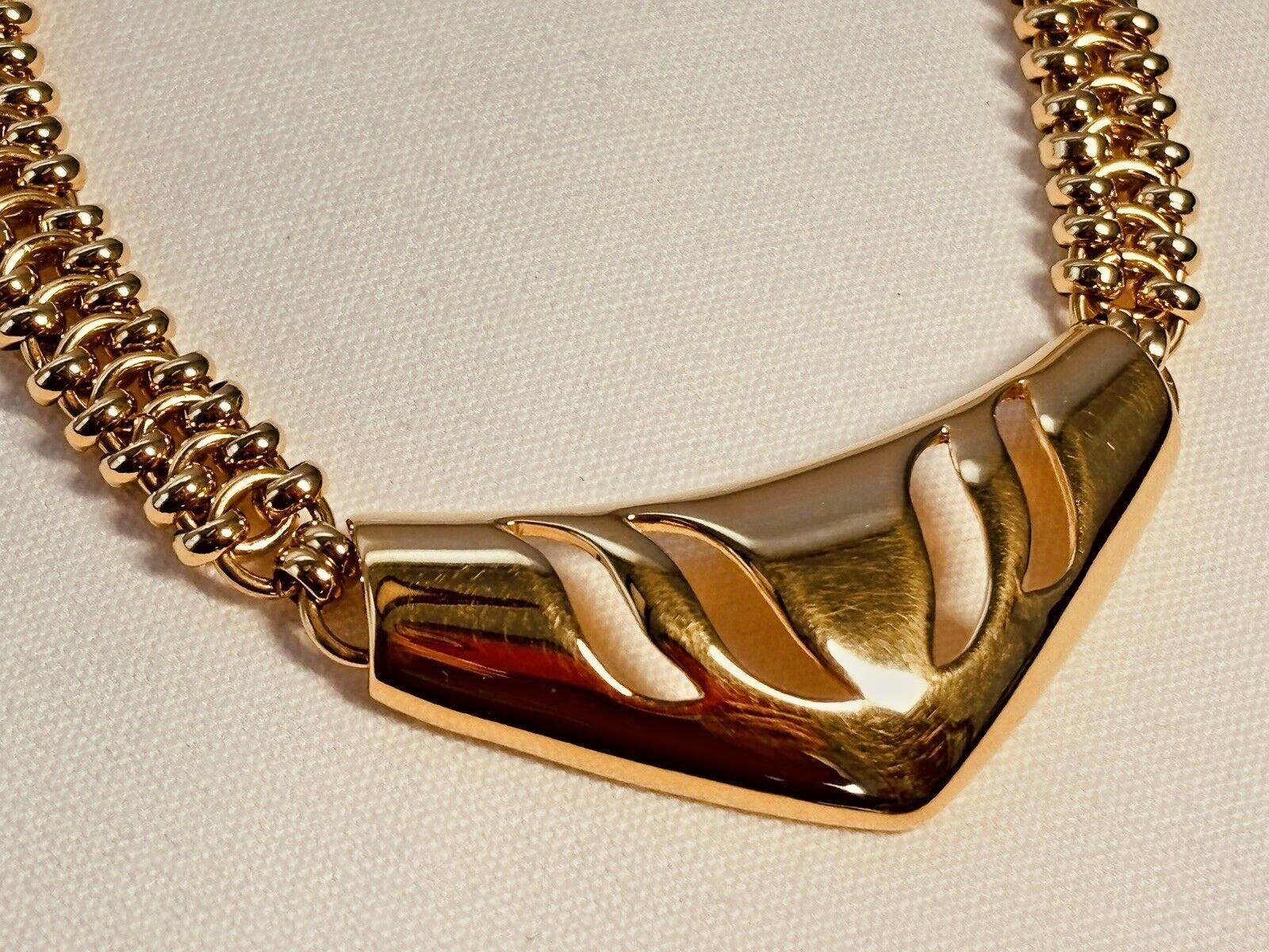 Vintage MONET Gold Tone Chunky Chain Crescent Necklace ~ Adj. 17″-18″