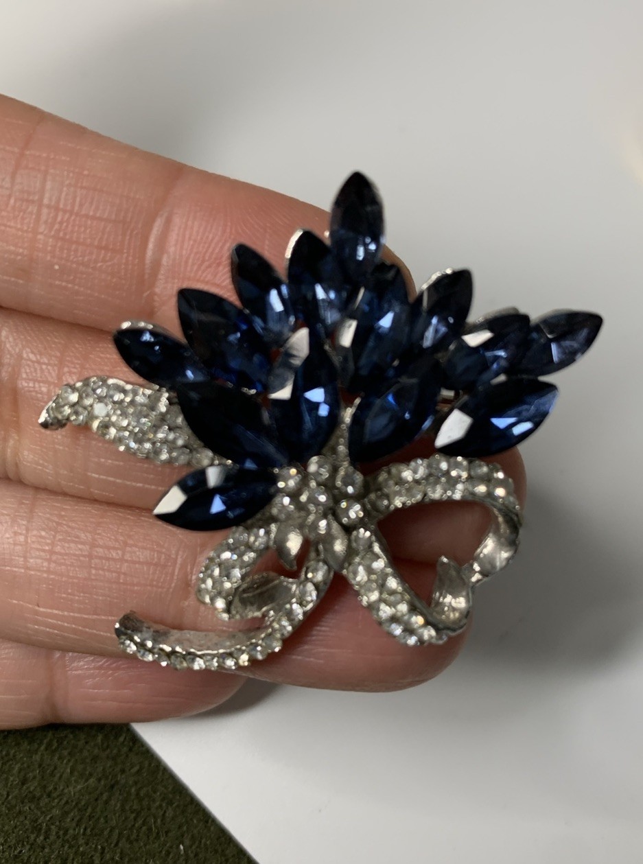RARE Vintage Royal blue crystal silver flower brooch and ring set ring size 8
