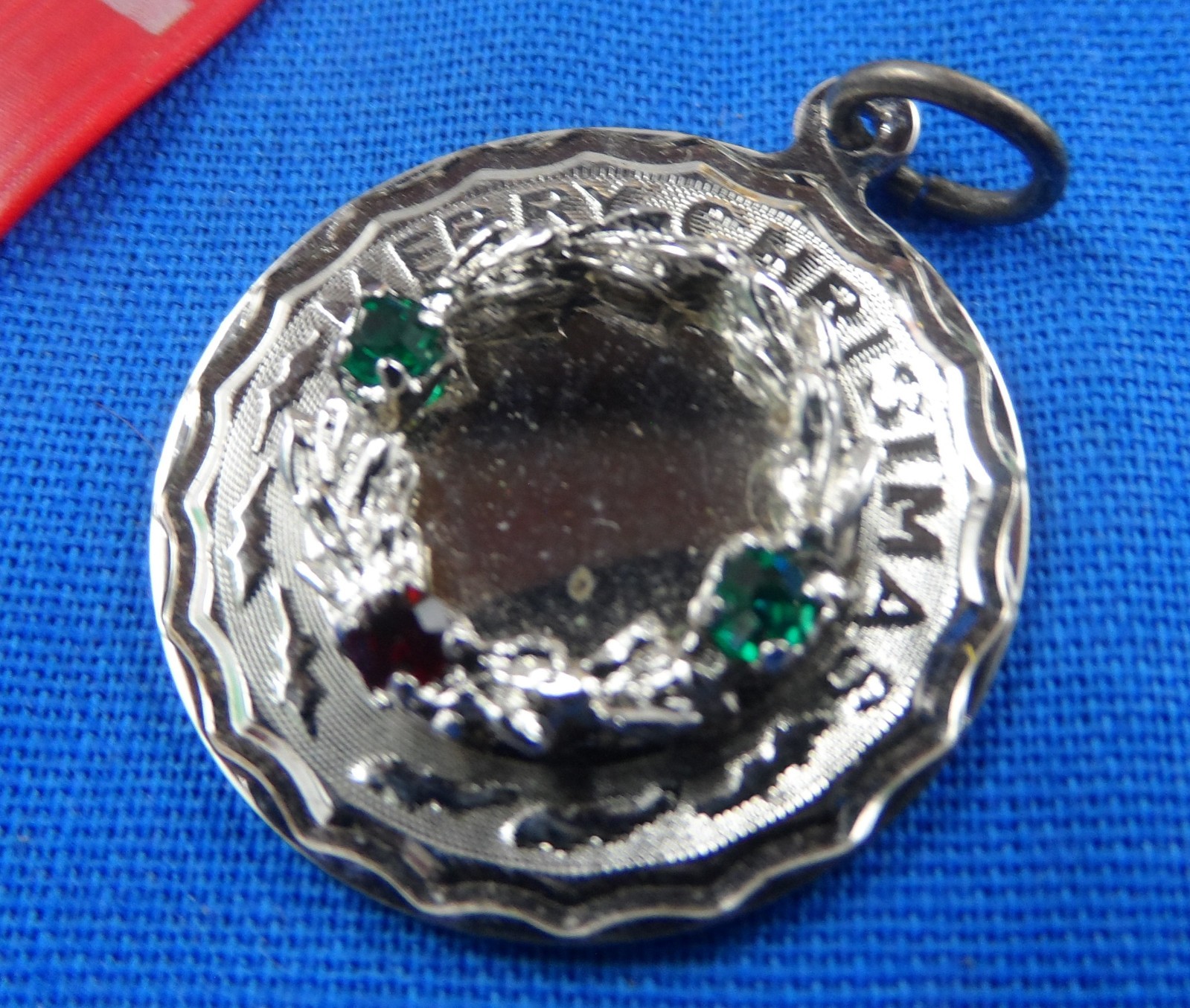 Merry Christmas Raised Wreath with Stones 1967 Sterling Silver Vintage Charm