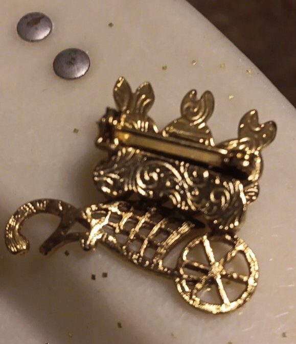 Vintage 1928 Jewlery Gold Tone Wheelbarrow w/Faux Pearl Bunnies