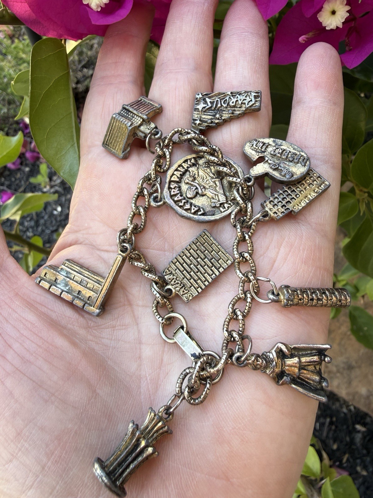 Vintage Las Vegas Casino Hotel Charm Bracelet with 9 Charms Silver Tone 7″ L