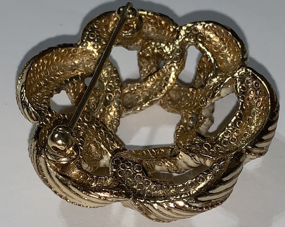 Vintage Gold Tone Love Knot Braided Brooch Pin Textured Interlocking Loops