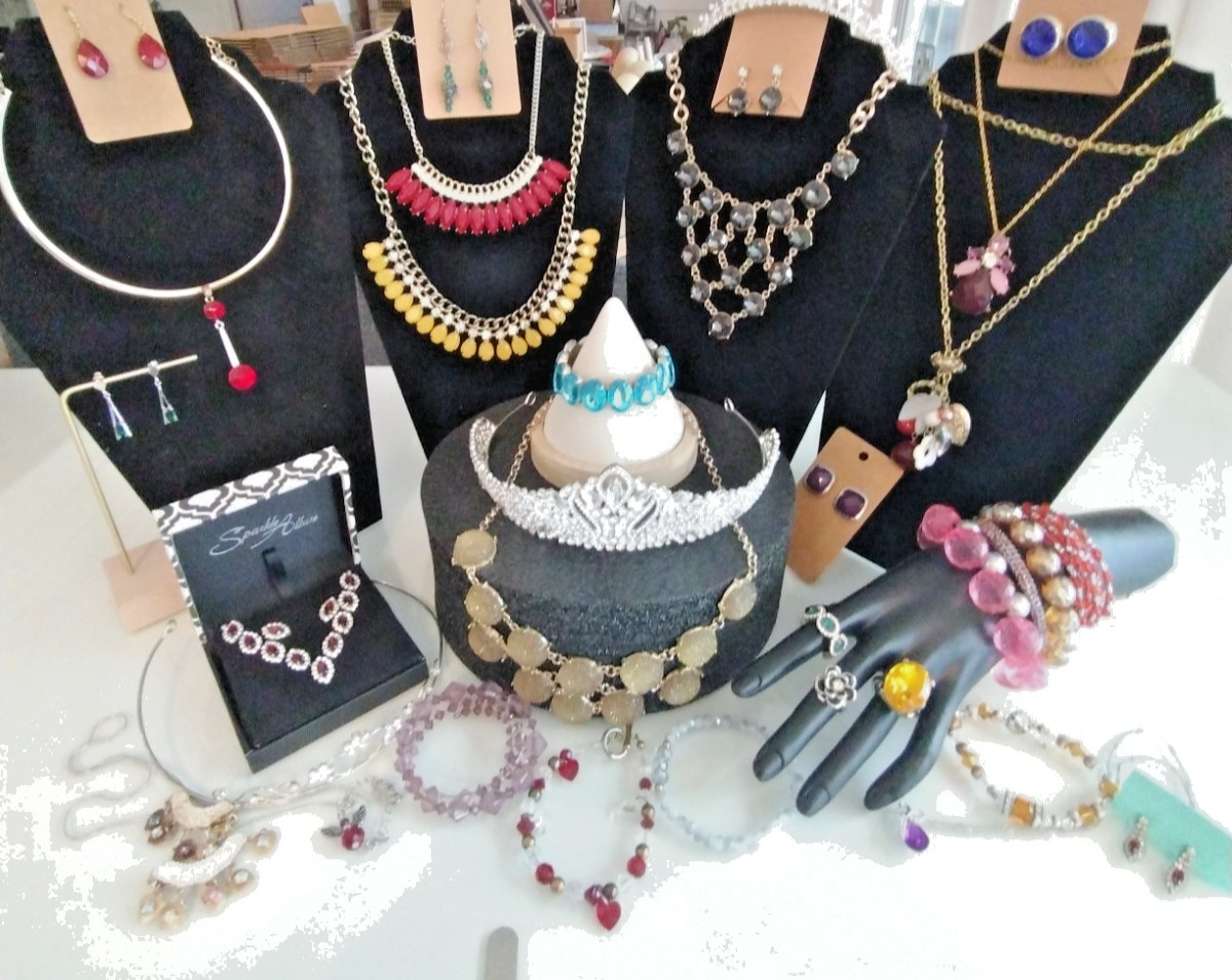 The FANCY JEWELS Lot 34 pc Faux Gem STATEMENT All Wearable Some Signed & Sets