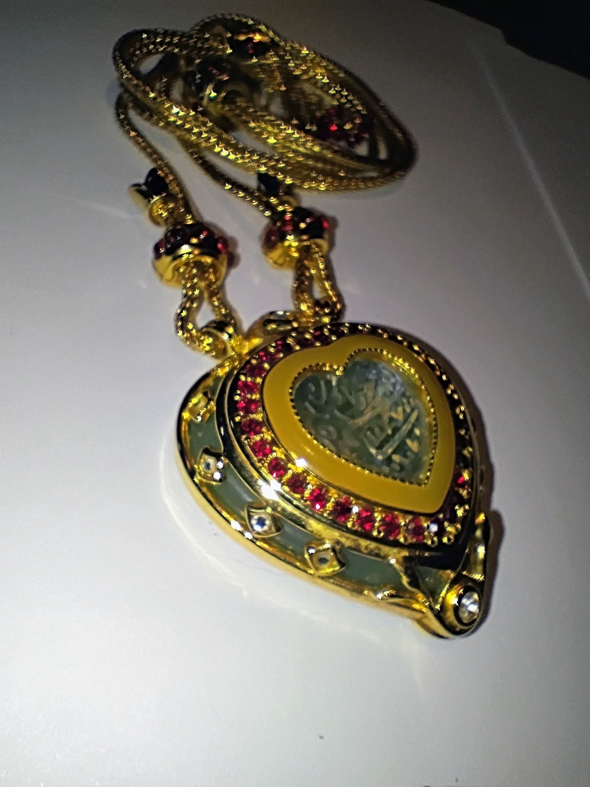 Elizabeth Taylor Shah Jahan Taj Mahal Heart Necklace Avon Margot Robbie